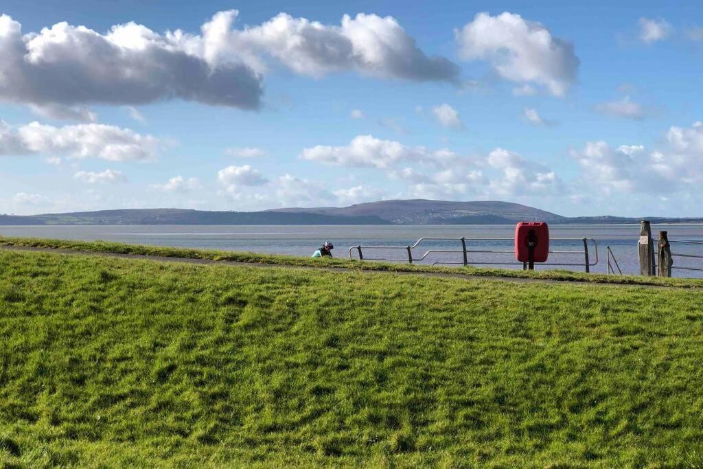 Cockledora, A Luxury Ground Floor Beachfront Apartment Llanelli Luaran gambar