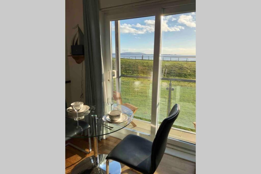 Cockledora, A Luxury Ground Floor Beachfront Apartment Llanelli Luaran gambar