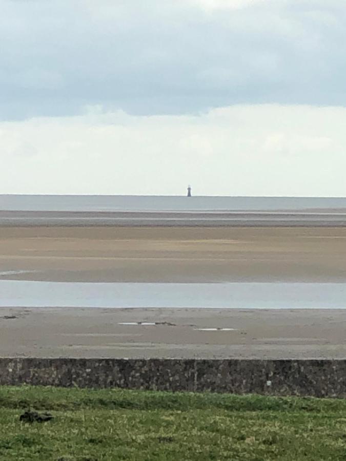 Cockledora, A Luxury Ground Floor Beachfront Apartment Llanelli Luaran gambar