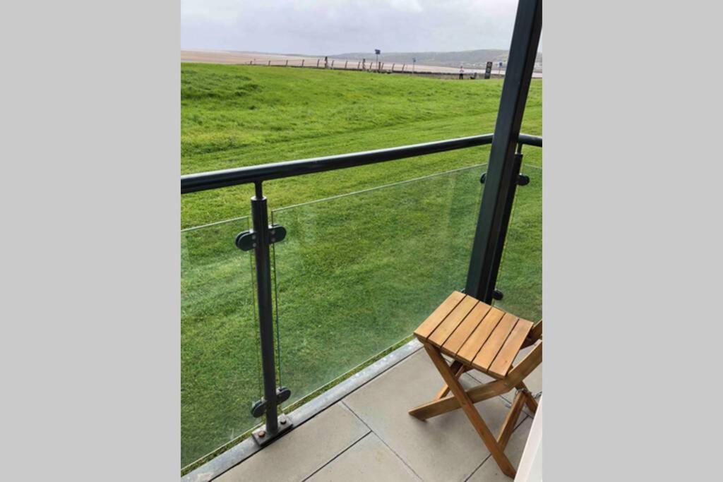 Cockledora, A Luxury Ground Floor Beachfront Apartment Llanelli Luaran gambar