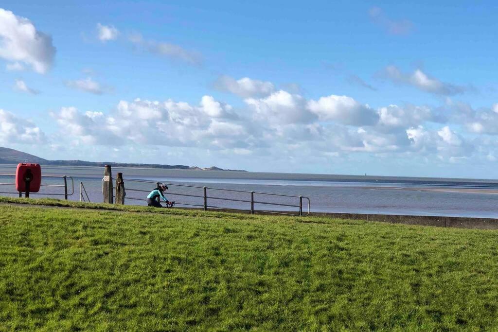 Cockledora, A Luxury Ground Floor Beachfront Apartment Llanelli Luaran gambar