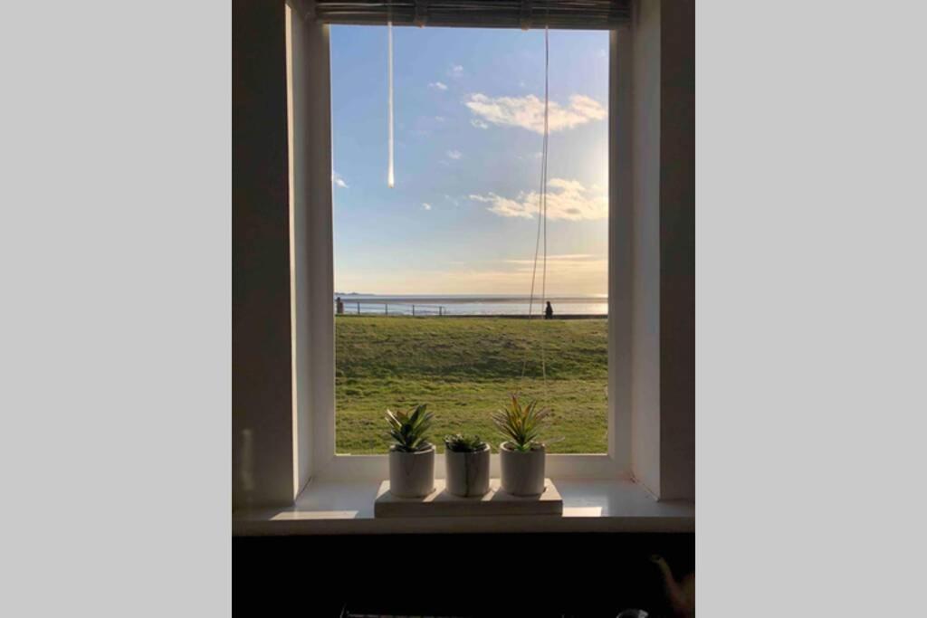 Cockledora, A Luxury Ground Floor Beachfront Apartment Llanelli Luaran gambar
