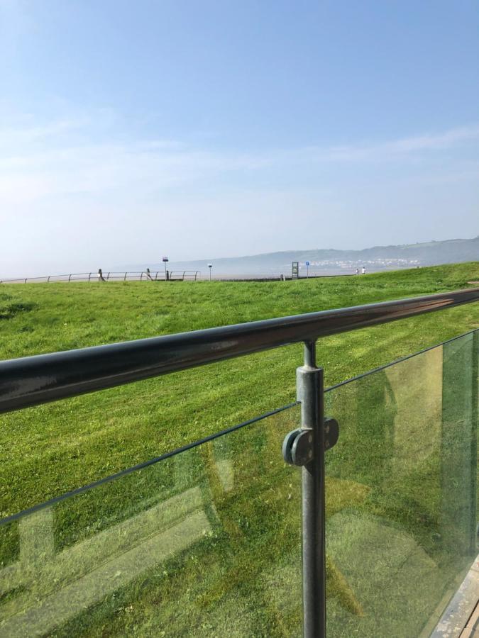 Cockledora, A Luxury Ground Floor Beachfront Apartment Llanelli Luaran gambar