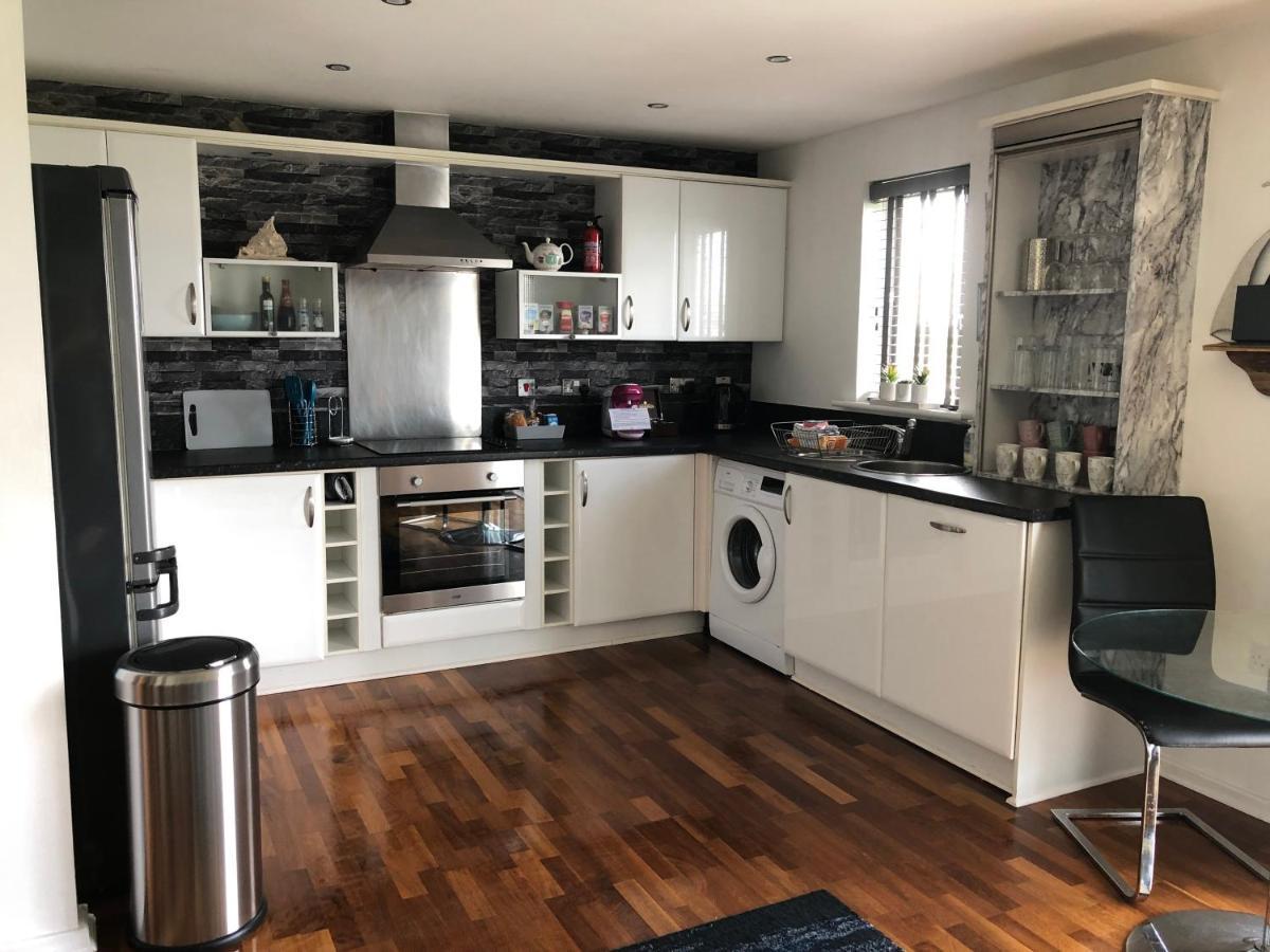 Cockledora, A Luxury Ground Floor Beachfront Apartment Llanelli Luaran gambar