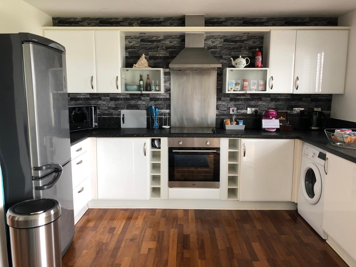 Cockledora, A Luxury Ground Floor Beachfront Apartment Llanelli Luaran gambar