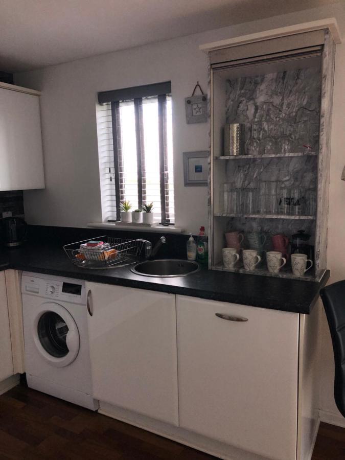 Cockledora, A Luxury Ground Floor Beachfront Apartment Llanelli Luaran gambar