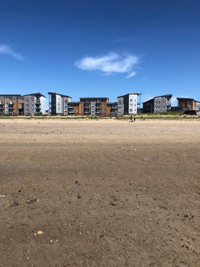 Cockledora, A Luxury Ground Floor Beachfront Apartment Llanelli Luaran gambar