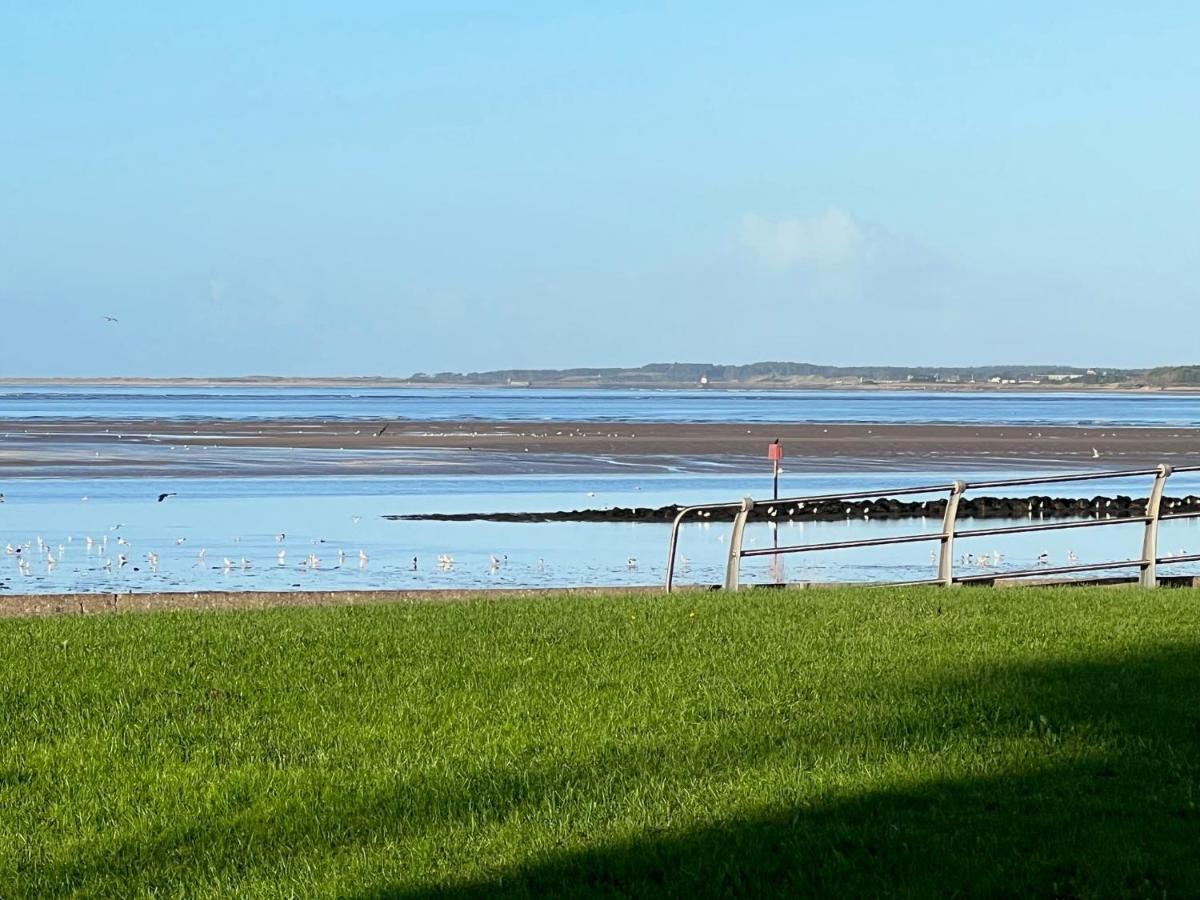 Cockledora, A Luxury Ground Floor Beachfront Apartment Llanelli Luaran gambar