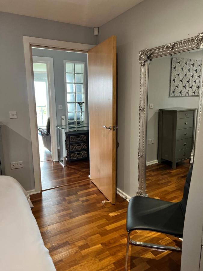 Cockledora, A Luxury Ground Floor Beachfront Apartment Llanelli Luaran gambar