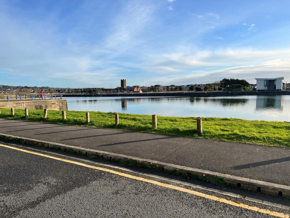 Cockledora, A Luxury Ground Floor Beachfront Apartment Llanelli Luaran gambar
