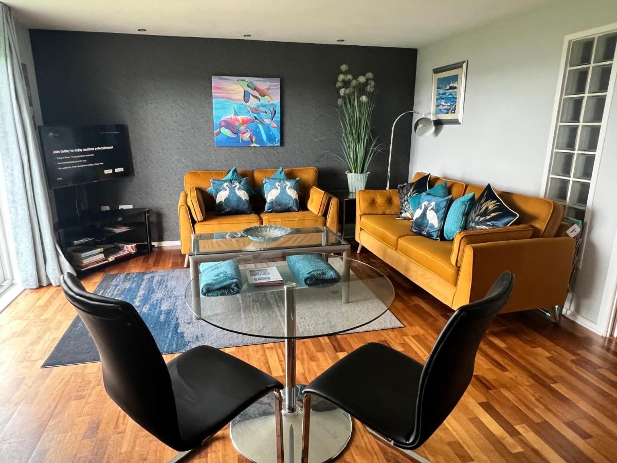 Cockledora, A Luxury Ground Floor Beachfront Apartment Llanelli Luaran gambar