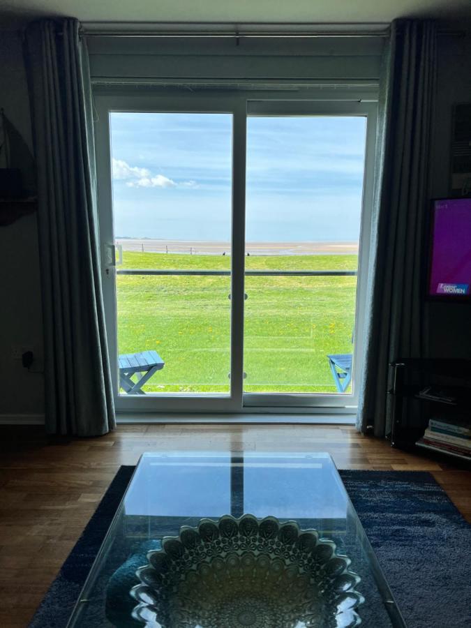 Cockledora, A Luxury Ground Floor Beachfront Apartment Llanelli Luaran gambar