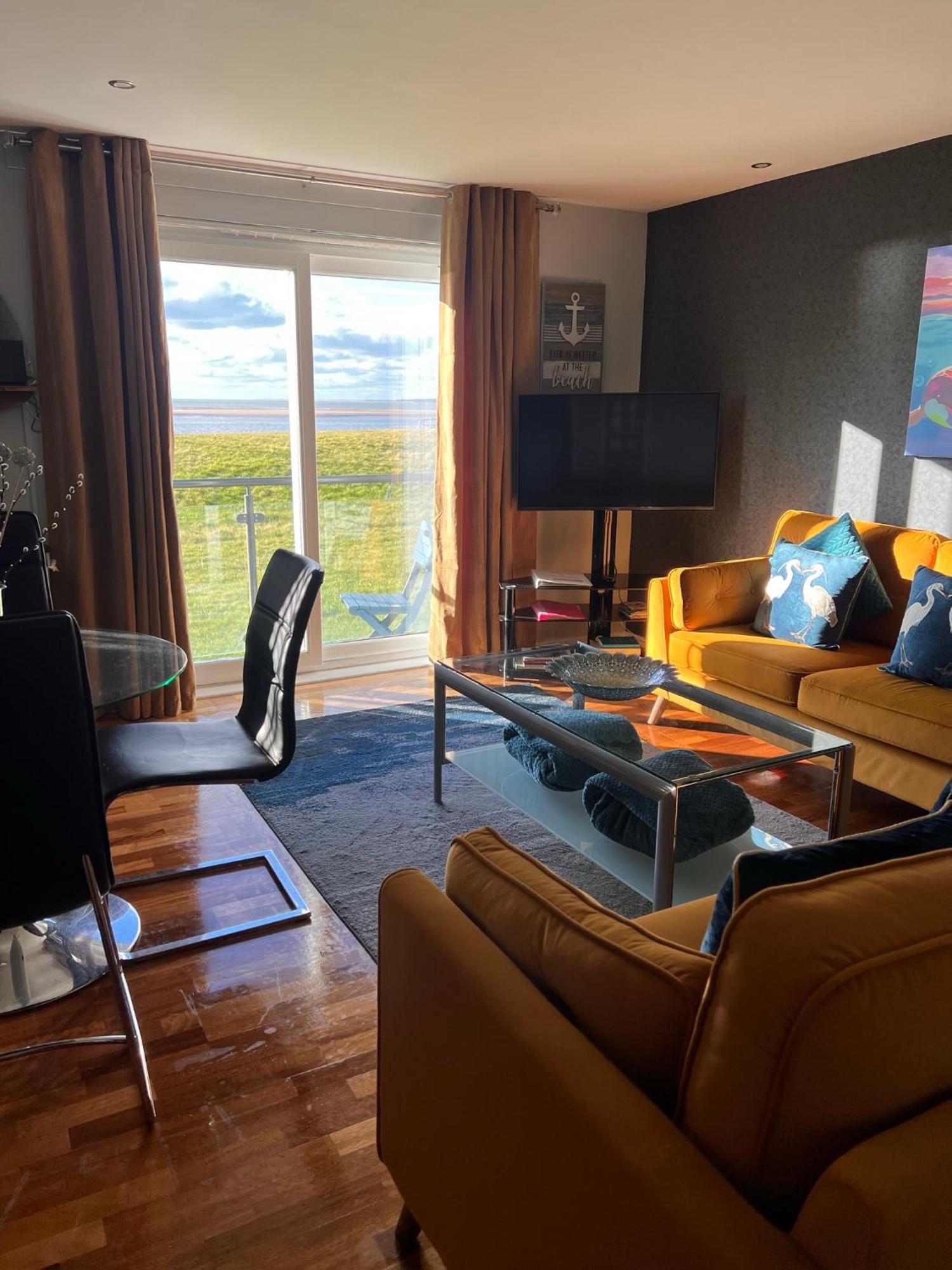 Cockledora, A Luxury Ground Floor Beachfront Apartment Llanelli Luaran gambar