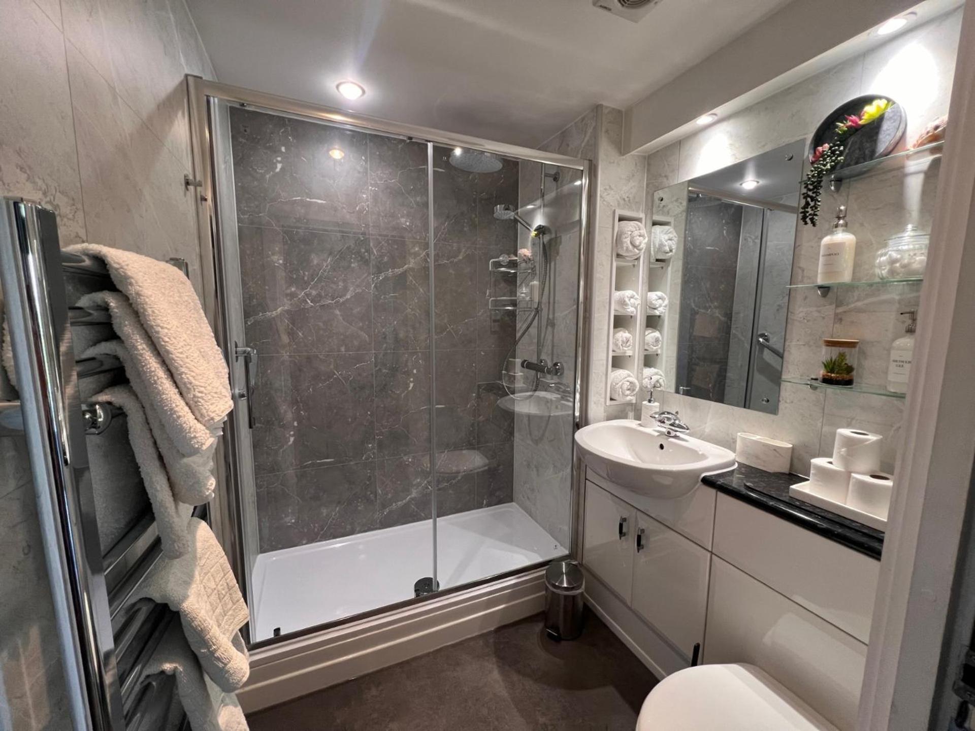 Cockledora, A Luxury Ground Floor Beachfront Apartment Llanelli Luaran gambar
